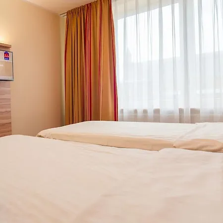 Plaza Premium Columbus Hotel