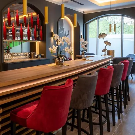 Plaza Premium Columbus Hotel