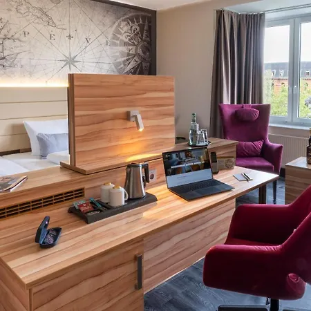 Plaza Premium Columbus Hotel 4*