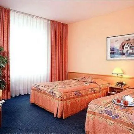 Plaza Premium Columbus Hotel 4*