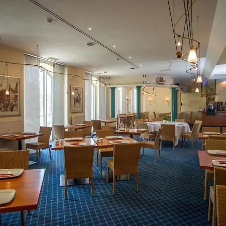 Plaza Premium Columbus Hotel