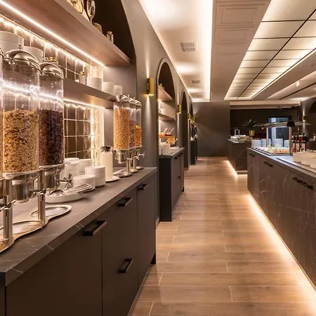 Plaza Premium Columbus 4*