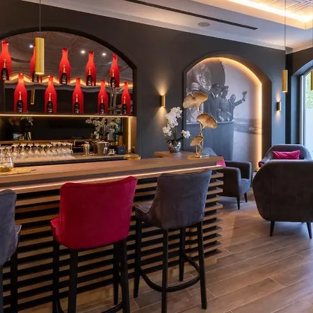 Plaza Premium Columbus Hotel