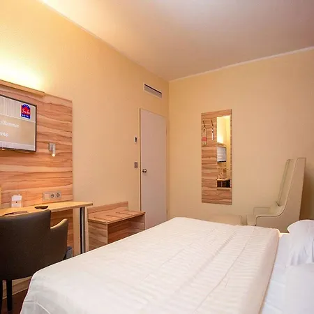 Plaza Premium Columbus 4* Brema
